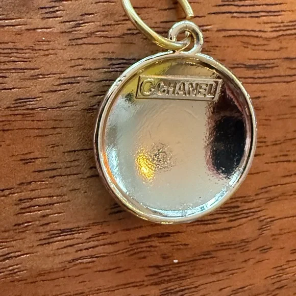 Chanel Gold and Black Iconic CC Charm (GWP) on 18” Gold Paperclip Chain - Picture 4 of 8